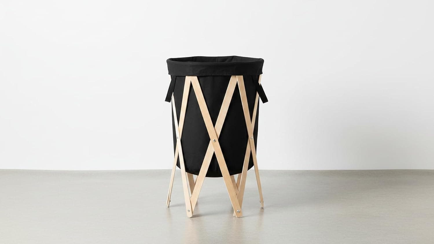 Large 80L European Pattern Laundry Hamper with Foldable Wooden Stand - Beige