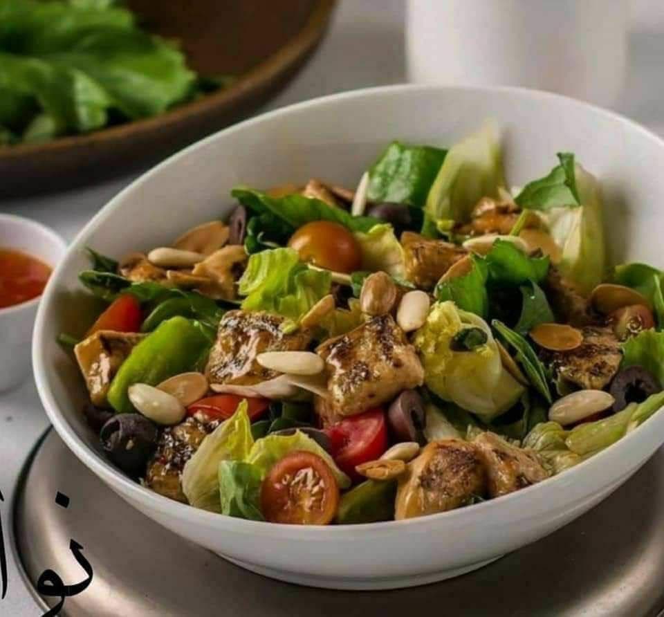 Generic Porcelain Serving Bowl - Durable and Scratch Resistant