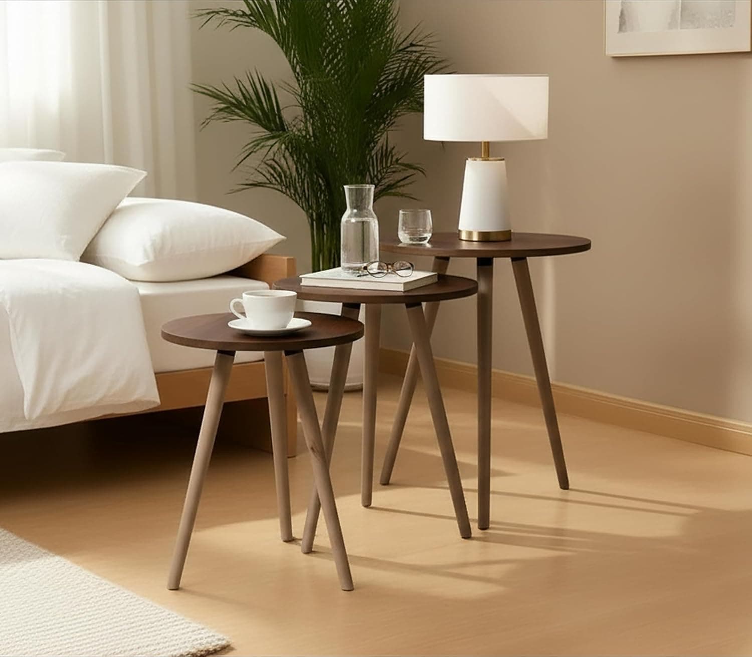 طاولات تثبيت متداخلة - طاولات قهوة وجانبية حديثة بتصميم بسيط وأرجل خشبية - تصميم موفر للمساحة لغرفة المعيشة، غرفة النوم أو المكتب بتص